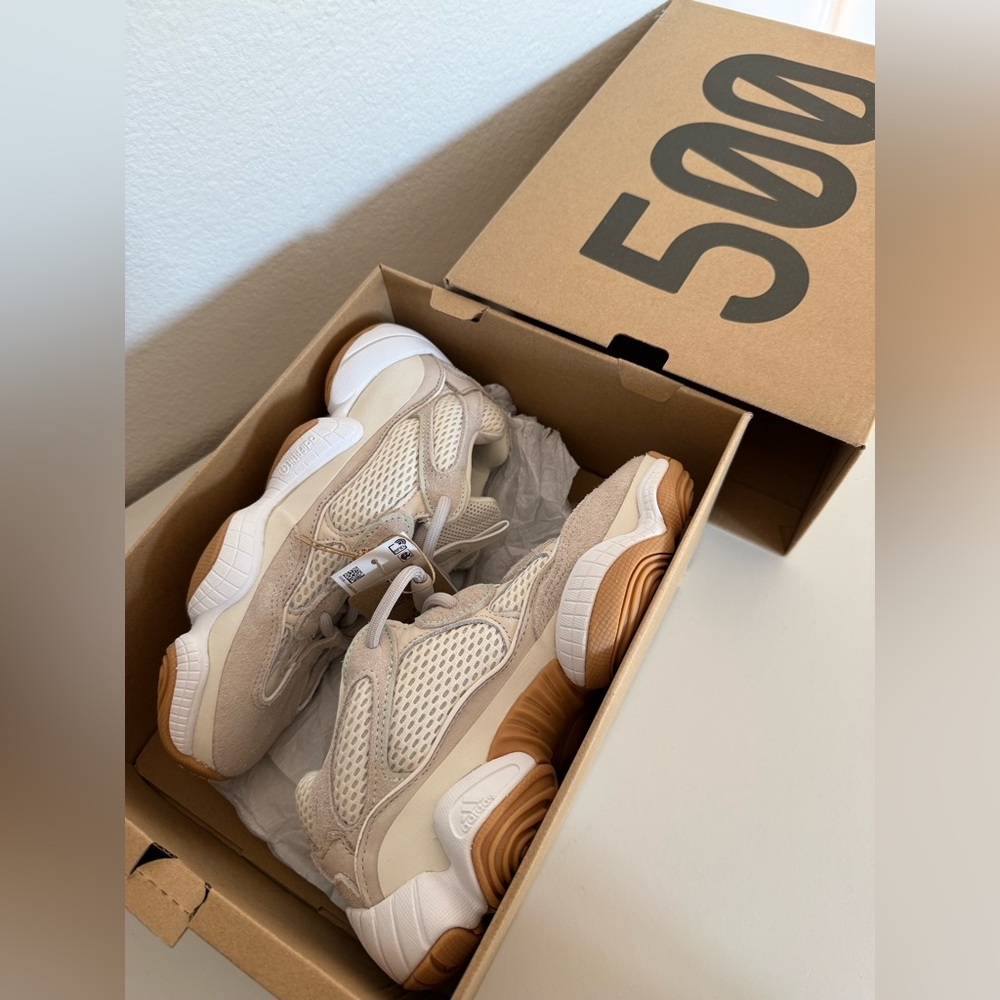 New Yeezy 500 sneakers women’s 100% authentic - Picture 4 of 10